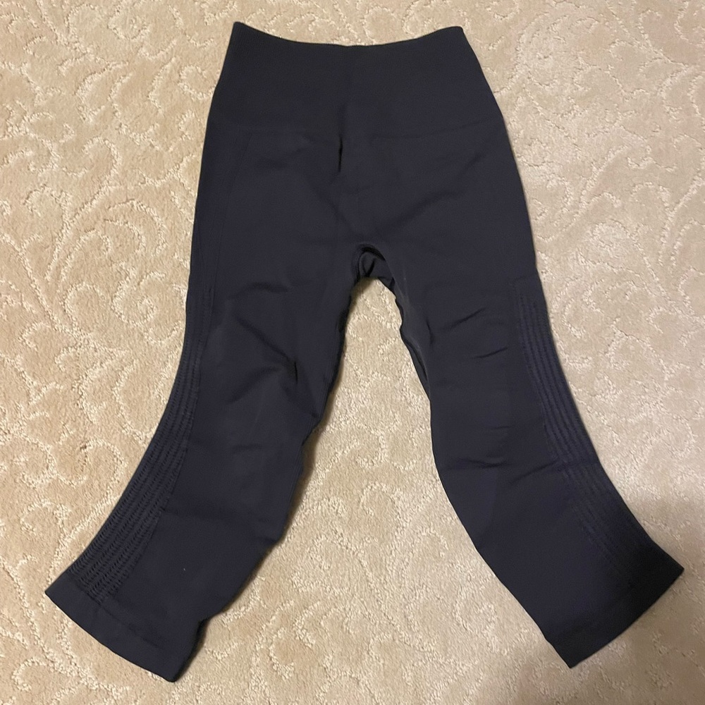 Size 0 cropped leggings Lu Lu lemon